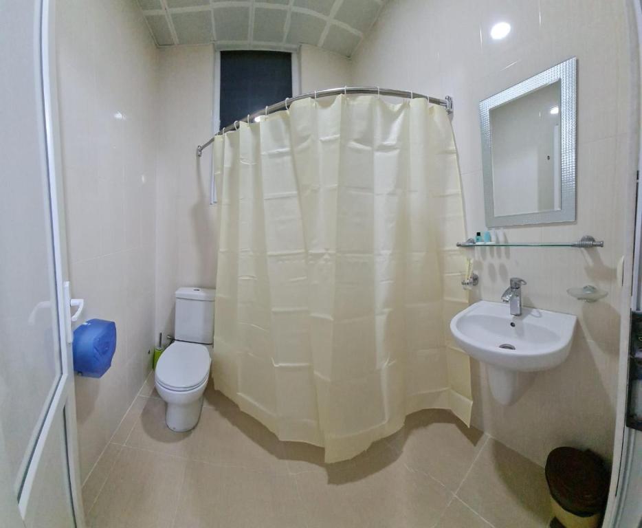 کارگزار هتل گناتس واله باتومی