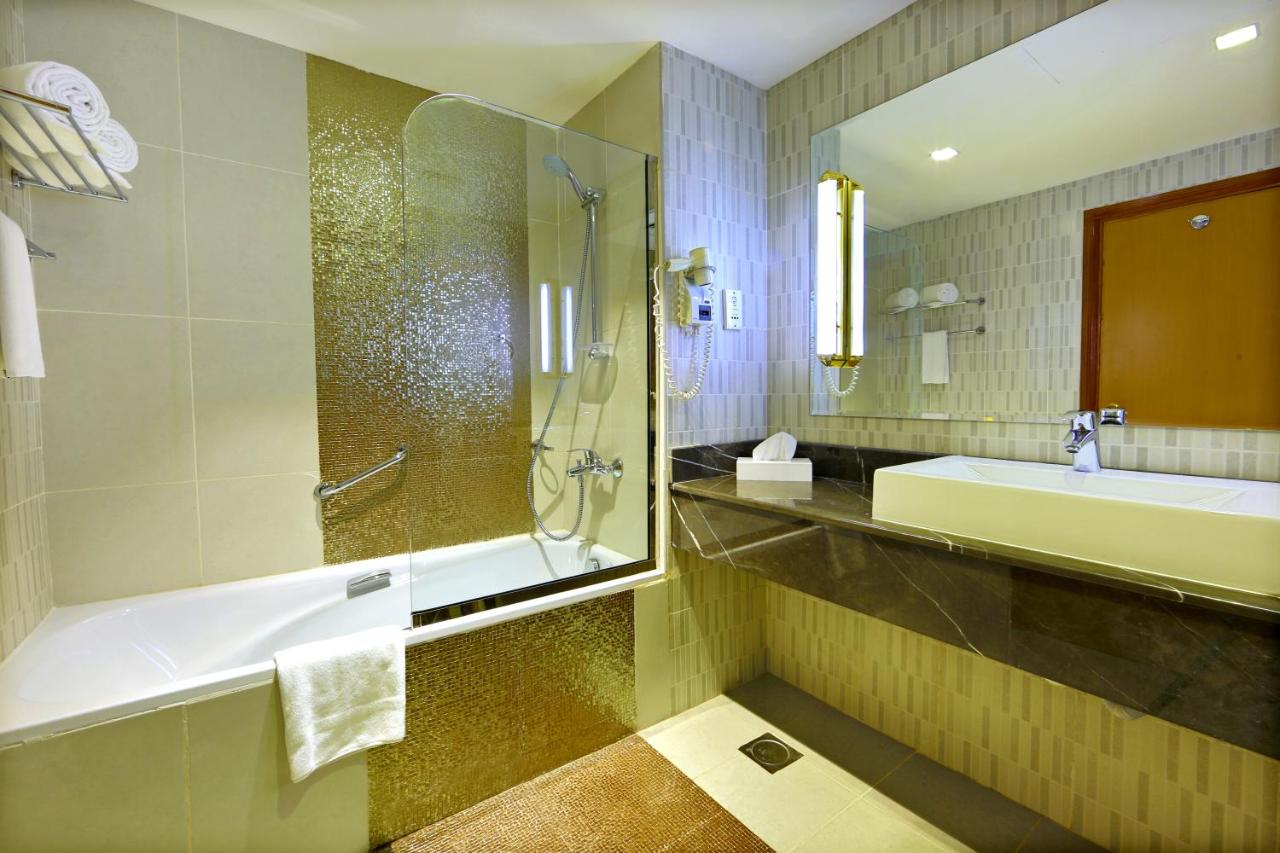 کارگزار هتل ویژن ایمپریال هتل اکسلسیور داون تاون سابق دبی