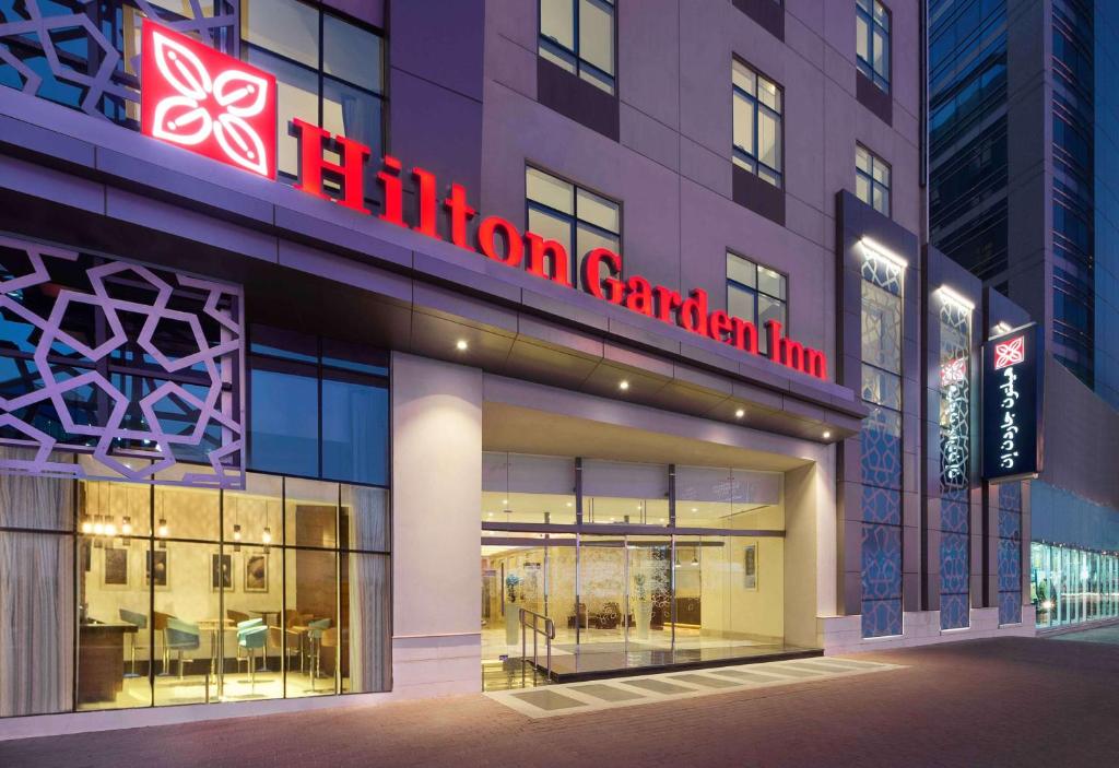 هتل مسافرخانه هیلتون گاردن المراقبات دبی