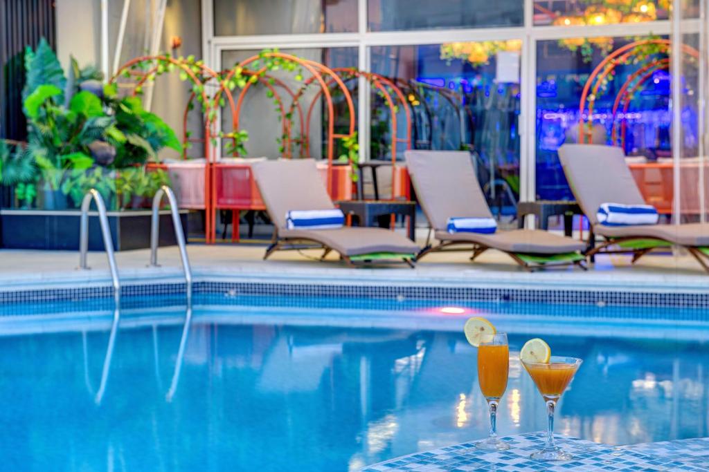 hotel Howard Johnson Plaza by Wyndham Dubai Deira ( Ex Flora Grand )